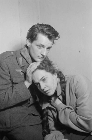 Szenenbilder aus einem zeitgenössischen Theaterstück