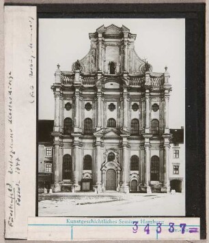 Fürstenfeld: St. Maria Himmelfahrt, Fassade