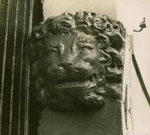 Gasthaus zum ..... Löwenkopf am Portal