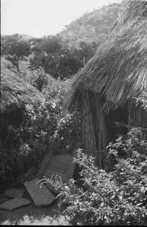 Strohhütten (Reise durch Italienisch-Ostafrika, Sept./Okt. 1937 – 3. Fahrt: Asmara - Keren und zurück)