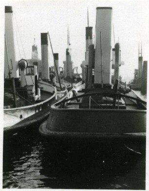 Schlepper im Hafen, Hamburg