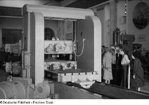 Industriemaschine der sowjetischen Sektion der Leipziger Herbstmesse 1954