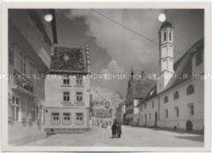 Dinkelsbühl, Dr.-Martin-Luther-Straße mit Rothenburger Tor und Hospitalanlage