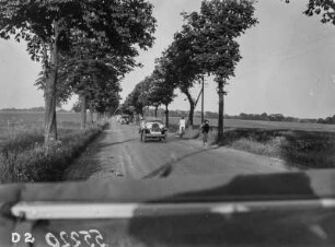 Fahrt durch Deutschland : Überlandfahrt der Expedition durch Deutschland.