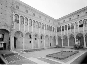 Palazzo Costabili & Palazzo di Lodovico il Moro, Nordwestlicher Hof