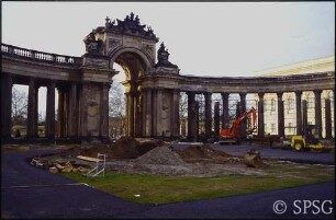 Potsdam, Park Sanssouci, Communs, Kolonnade am Neuen Palais, Baustelle.