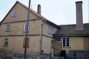 ehemaliges Backhaus; Backstube mit hohem Schornstein