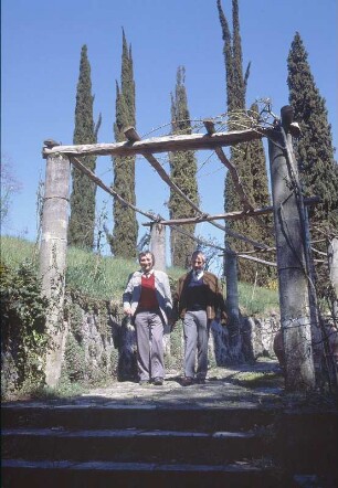 Menaggio. Hoch über der Villa Vigoni Spazierweg in die Weinberge