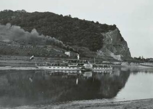 Spaargebirge, Bosel über die Elbe gesehen mit Dampfer "Rathen" (1911, Werft Laubegast)