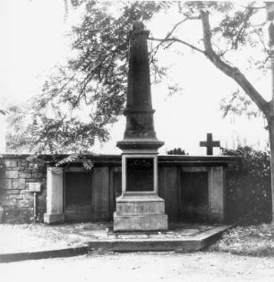Kriegerdenkmal (Friedhofsanlage); Rodgau, Weiskircher Straße