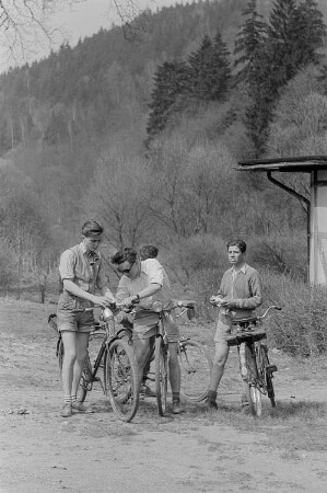 Vier junge Radfahrer