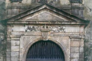 Königstein. Festung. Torhaus (1589-1591, P. Buchner). Portal (1729/1736). Rundbogen mit Schlußstein und Dreiecksgiebel