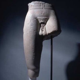 Delos. Museum. Fragment eines Marmor-Kuros, um 600 v. Chr. K1