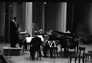 Donaueschingen: Donaueschinger Musiktage; Konzert Anton Webern mit Hilmar Schatz