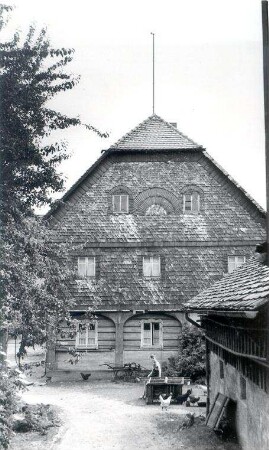 Wohngebäude in Kirschau : Bauwesen - Wohnung, Exterieur. Ort: Korzym / Kirschau. Wohnhaus mit Schiefer und Gebälk aus dem Jahre 1850.