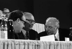 Freiburg: Stadthalle; FDP 22. Bundesparteitag, Josef Ertl - Wolfgang Mischnick - Walter Scheel
