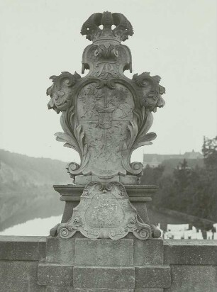 Grimma, Muldenbrücke, Wappenstein von 1724 mit dem polnisch-sächsischen Wappen