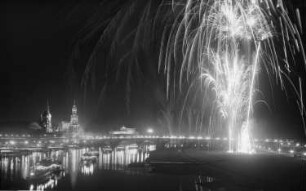 Dresden. Dampfschiffkorso und Feuerwerk anläßlich des 100jährigen Bestehens der Sächsisch-Böhmischen Dampfschiffahrtgesellschaft 1936