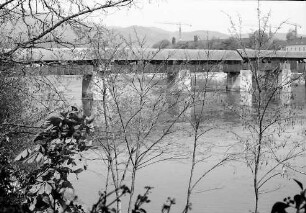 Bad Säckingen: Alte Rheinbrücke vom Schlosspark aus