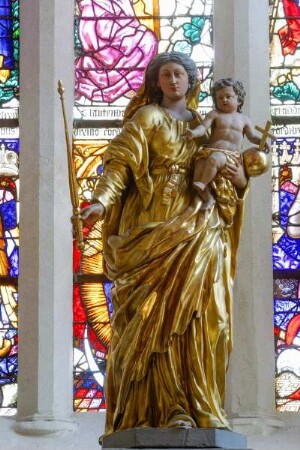 Frankreich. Alsace. Haut Rhin. Lautenbach. Kirche Saint Michel et Gangolphe. Detail Hauptaltar