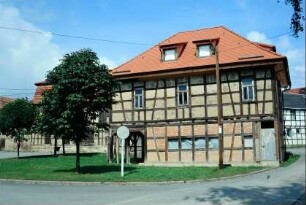 ehemaliges Spritzenhaus mit Arkadengang; Saal im OG