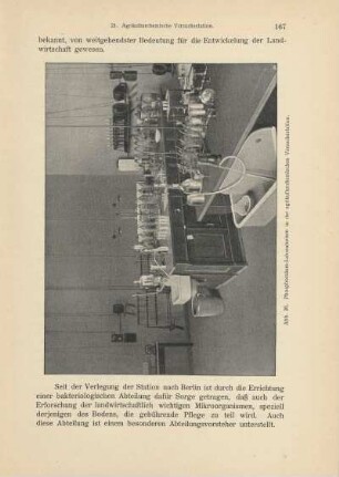 Abb. 36. Phosphorsäure-Laboratorium in der agrikulturchemischen Versuchsstation