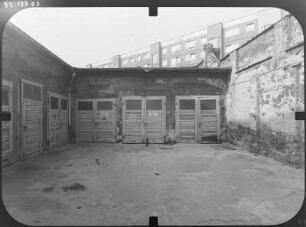 Erfurt-Altstadt, Pilse 2/3. Garagen. Hofansicht