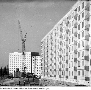 Dresden-Altstadt, St.-Petersburger-Straße (Amalienstraße), Serie: "Dresden", Baustelle Wohnhochhaus. Blick zum Hochhaus, Terrassenufer
