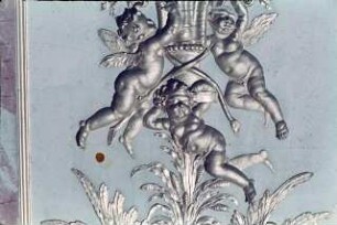 Stuckfelder mit ornamentalem und figuralem Dekor