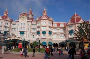 Paris - Disneyland : Eingang und Disneyland-Hotel Paris, 2006