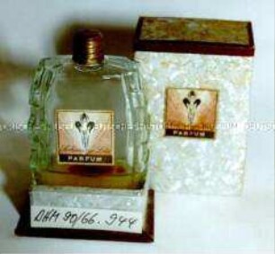 Flasche "Schwarze Lilie Parfum" in Originalpackung