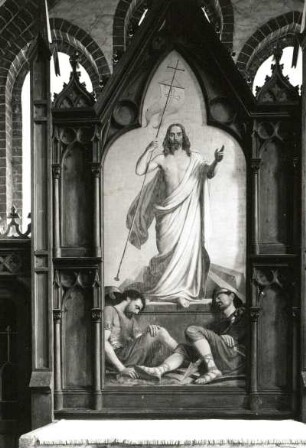 Pastin-Gägelow. Dorfkirche Gägelow. Neugotische Altarwand mit Gemälde "Auferstandener Christus" von Th. Fischer. Holz, geschnitzt, gemalt. 2.H.19.Jh.