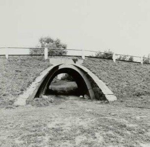 Wilsdruff-Kesselsdorf. Brücke der Straße nach Oberhermsdorf über die ehem. Kleinbahnstrecke