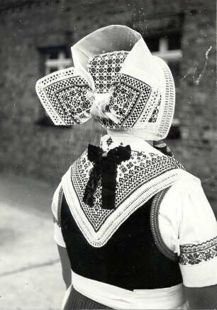 Hochzeit in Trebendorf : Kleidung - Schleifer Tracht. Ort: Trjebin / Trebendorf. Die Frau des Hochzeitsbitters.