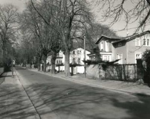 Radebeul. Eduard-Bilz-Straße. Blick nach Südwesten mit Villa Nummer 31