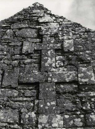 In den Burren: Die Kirchenruine von Killinaboy, Gibelwand