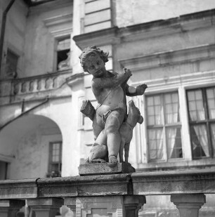 Putto mit Köcher und Hund
