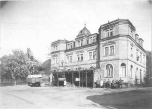 Burgk (Freital-Burgk), Burgker Straße 112. Gasthof "Bergschlösschen" (1893). Eingangsseite