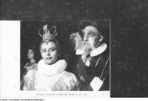Dresden, Besuch und Auftritt des französischen Schauspielers Gérard Philipe als Hauptdarsteller, März 1955 (sowie Reproduktionen aus Programmheft). Fotoserie anläßlich des Gastspiels des Pariser Théâtre National Populaire (TNP) mit "Ruy Blas" von Victor Hugo im Großen Haus der Staatstheater Dresden, 19. März 1955