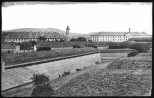 Theresienstadt. Kleine Infanteriekaserne und Verpflegungsmagazin : Theresienstadt. Kleine Infanteriekaserne und Verpflegungsmagazin hinter dem Ravelin