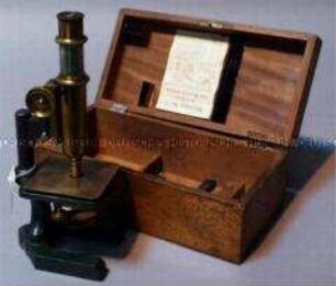 Mikroskop im Originalkasten