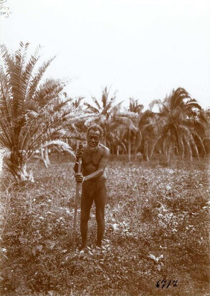 "Vieux faiseur de pluie. Malekula".