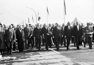 Kehl: Verkehrsübergabe Rheinbrücke Kehl; Ehrengäste auf der Brücke