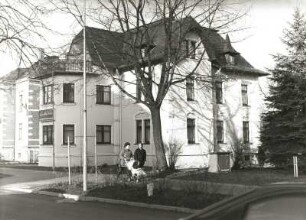 Flöha, Augustusburger Straße 74. Wohn- und Geschäftshaus (um 1900). Straßenansicht