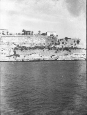 Valletta. Mauern der Festungsbastion. Seeseite