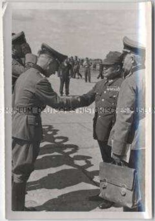 Besuch des japanischen Botschafters General Oshima an der Ostfront