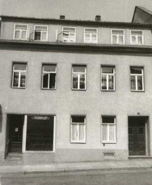 Marienberg, Wolkensteiner Straße 2. Wohnhaus mit Ladeneinbau. Straßenfront