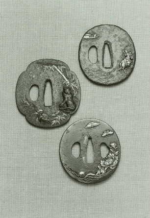 Drei Tsuba (Stichblätter)