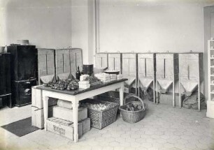 Städtisches Klinikum. Küchenbau - Vorratsraum