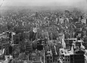 Dresden, Blick vom Rathausturm über die Annenkirche nach Westen